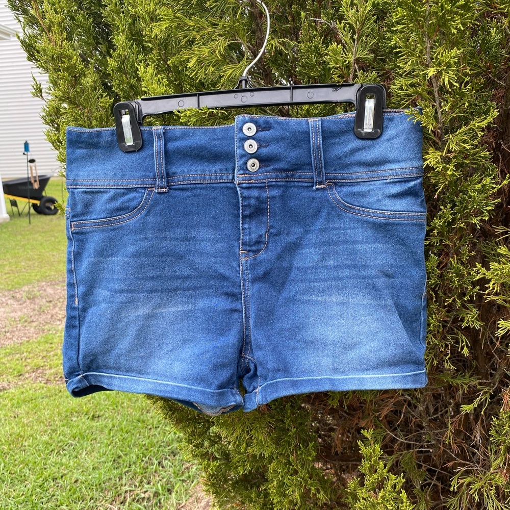 Wishful Park sz 9 Women’s sz 11 Juniors Denim High Waisted Jean Shorts
